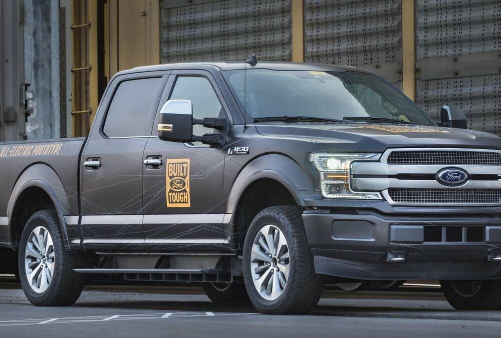 Ford презентует свой первый электрический пикап