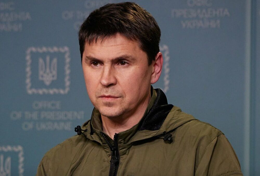 Подоляк пообіцяв ”дуже яскравий” оксамитовий сезон для окупантів у Криму