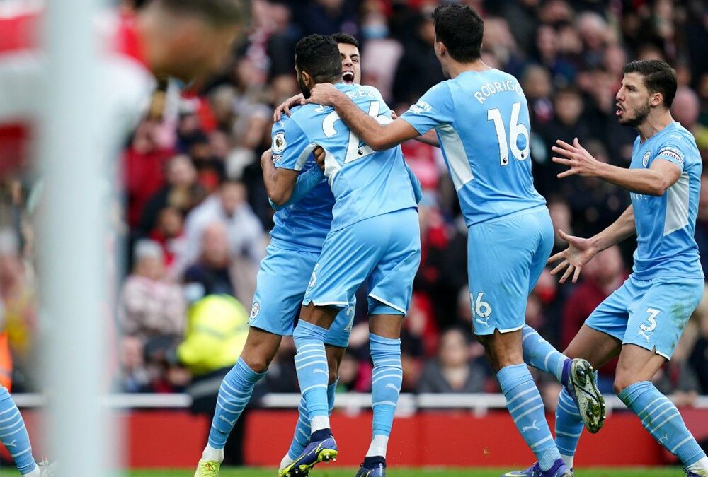 Инфографика: какие футбольные клубы заработали на трансферах этим летом больше всего