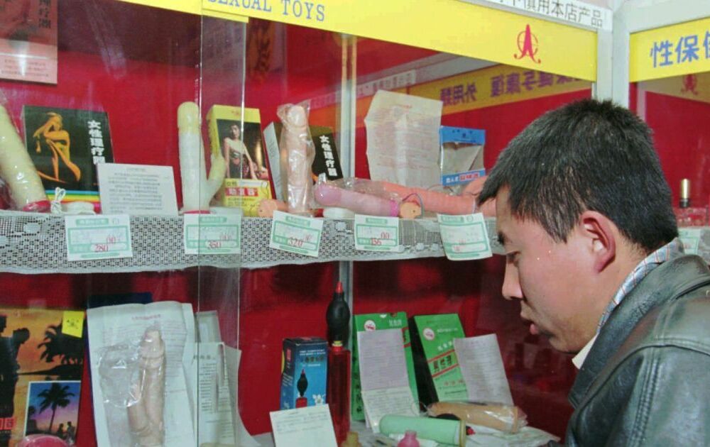 В Индонезии объявили войну секс-игрушкам: спрос на товары 18+ вырос из-за пандемии