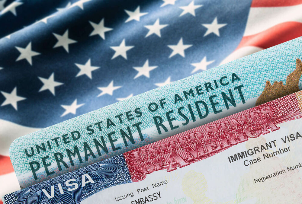 Администрация Трампа остановила обработку некоторых заявлений на получение грин-карт
