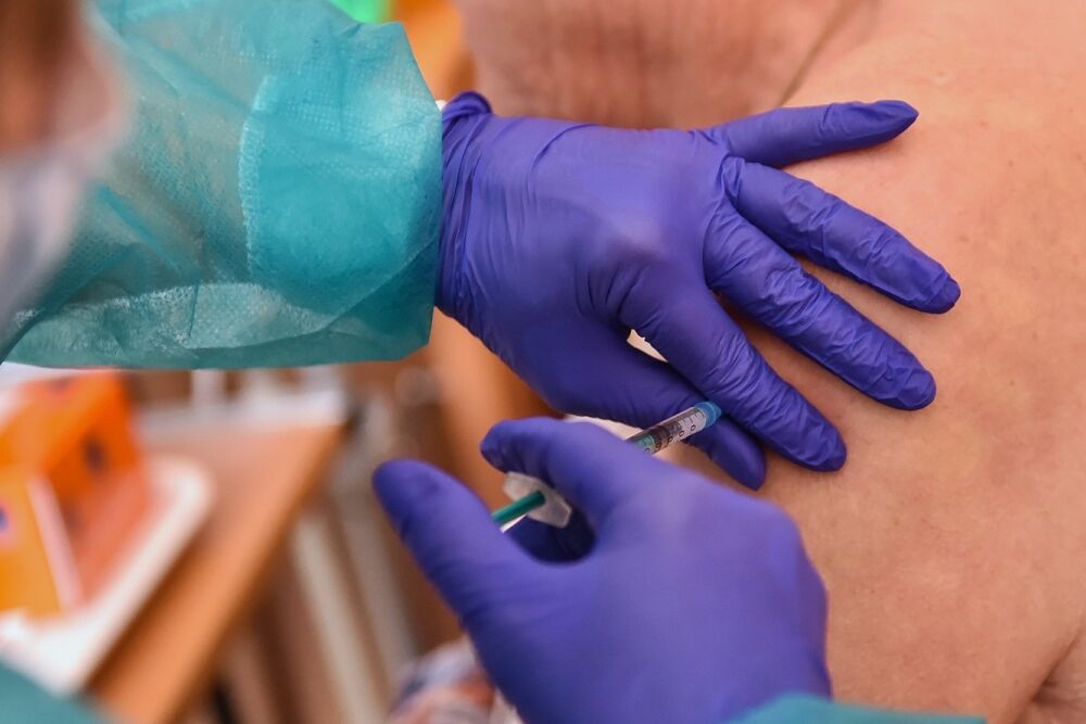 Польша начнет вакцинировать украинских заробитчан, - СМИ Польша начнет вакцинировать украинских заробитчан, - СМИ