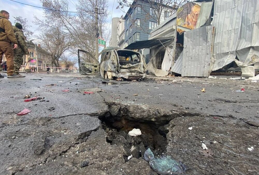 Оккупанты в Херсоне ударили по жилому дому в Херсонской области: три женщины получили ранение 