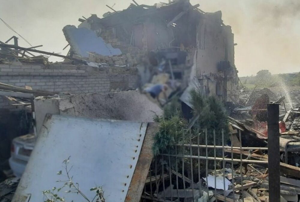 Россияне сбросили взрывчатку на пенсионеров в пригороде Херсона