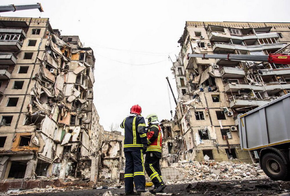 В Днепре на 90% разобрали обломки разрушенного российской ракетой дома, ищут 25 человек 
