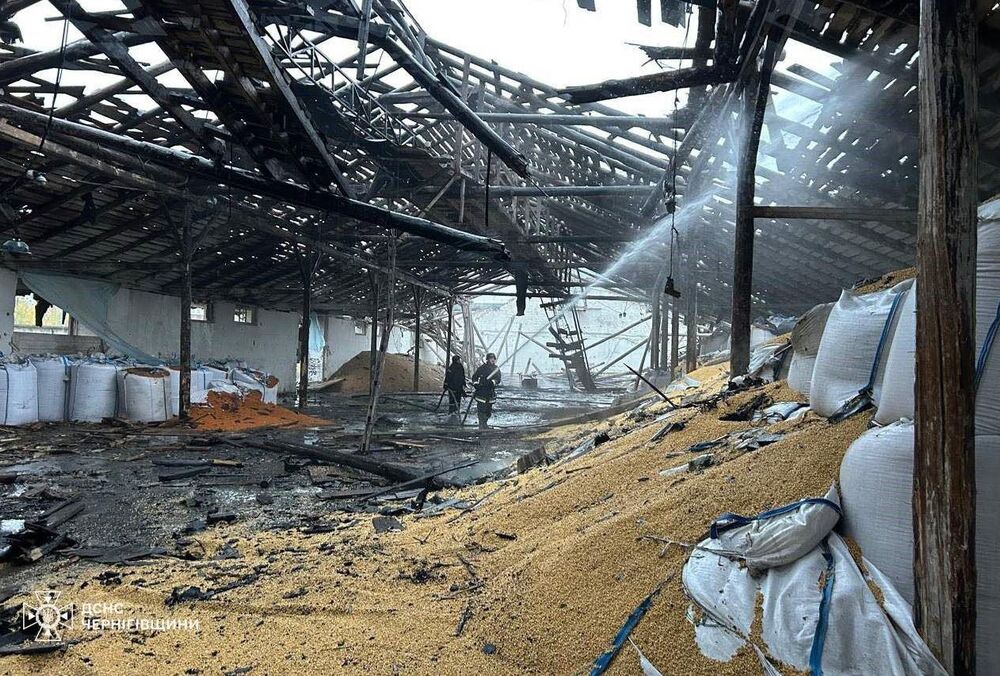 Россия непрерывно бьет по Черниговской области: повреждены объект инфраструктуры, элеватор и жилой дом