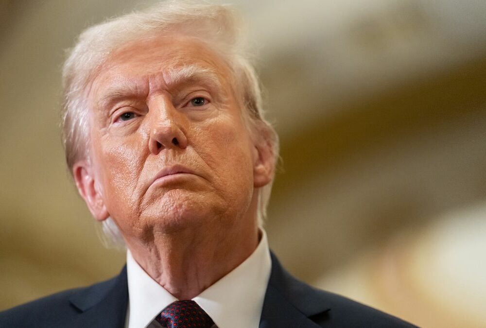 Трамп надеется на скорейшую встречу с Путиным Трамп надеется на скорейшую встречу с Путиным