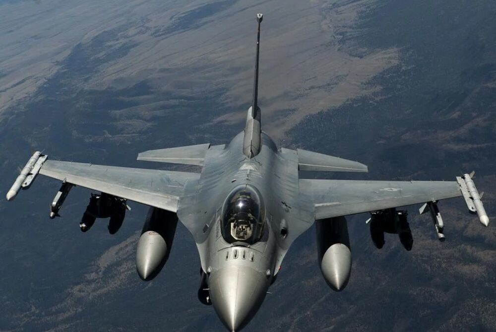 Нідерланди обговорюють запит України щодо перспектив передачі винищувачів F-16