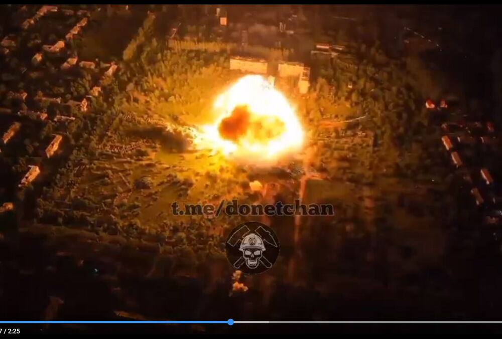 У мережі показали кадри вибуху на складі боєприпасів в окупованій Макіївці