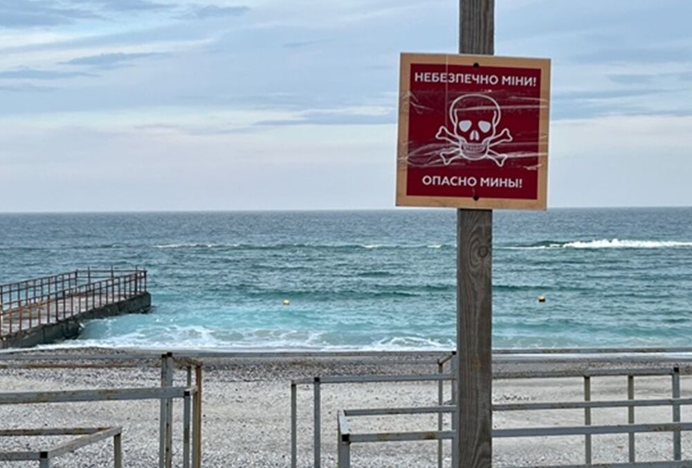 В Черноморске на пляж вынесло морскую мину