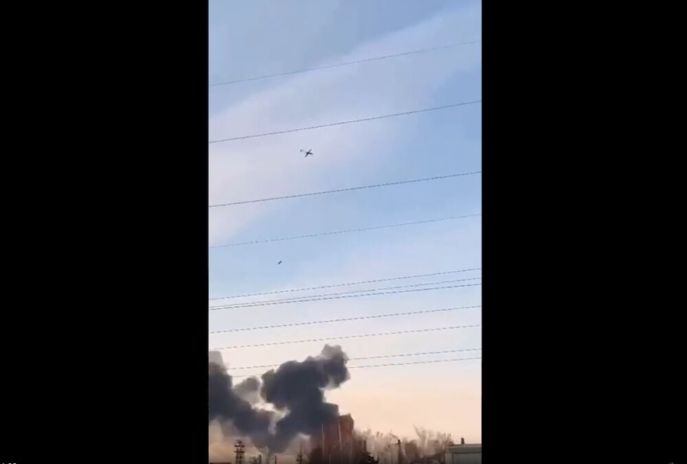 Украина атаковала дронами сразу три НПЗ в России, - СМИ