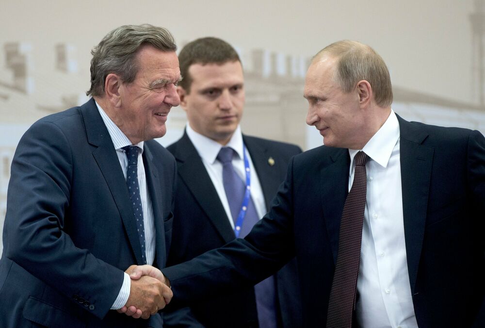 Герхард Шредер заявив, що США зірвали ”мирні переговори” між Україною та Росією