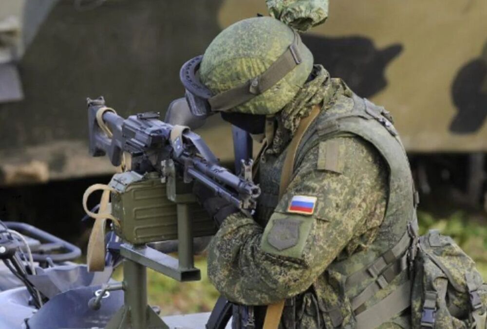 Британські розвідники з'ясували, куди РФ перекинула свої війська після підриву Каховської ГЕС Британські розвідники з'ясували, куди РФ перекинула свої війська після підриву Каховської ГЕС