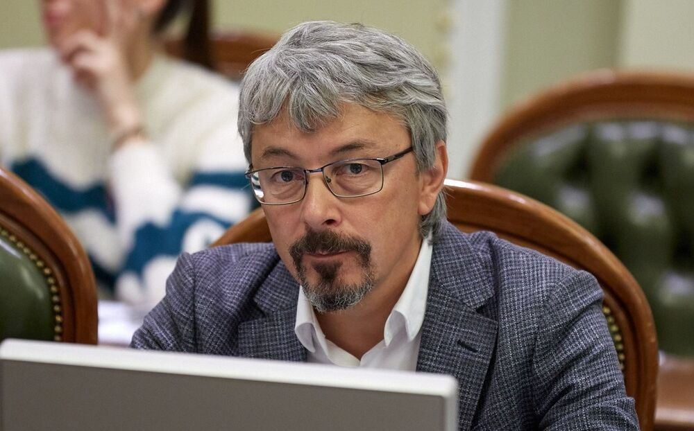 У Мінкульті розповіли, як каратимуть артистів за мовчання про війну