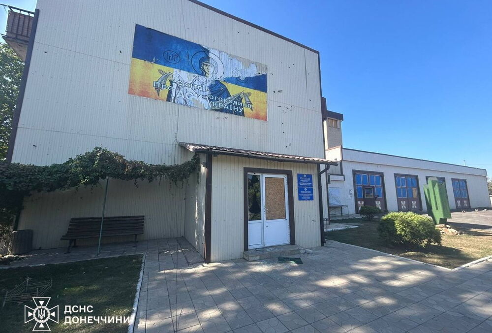 Росіяни обстріляли пожежну частину у Кураховому: фото