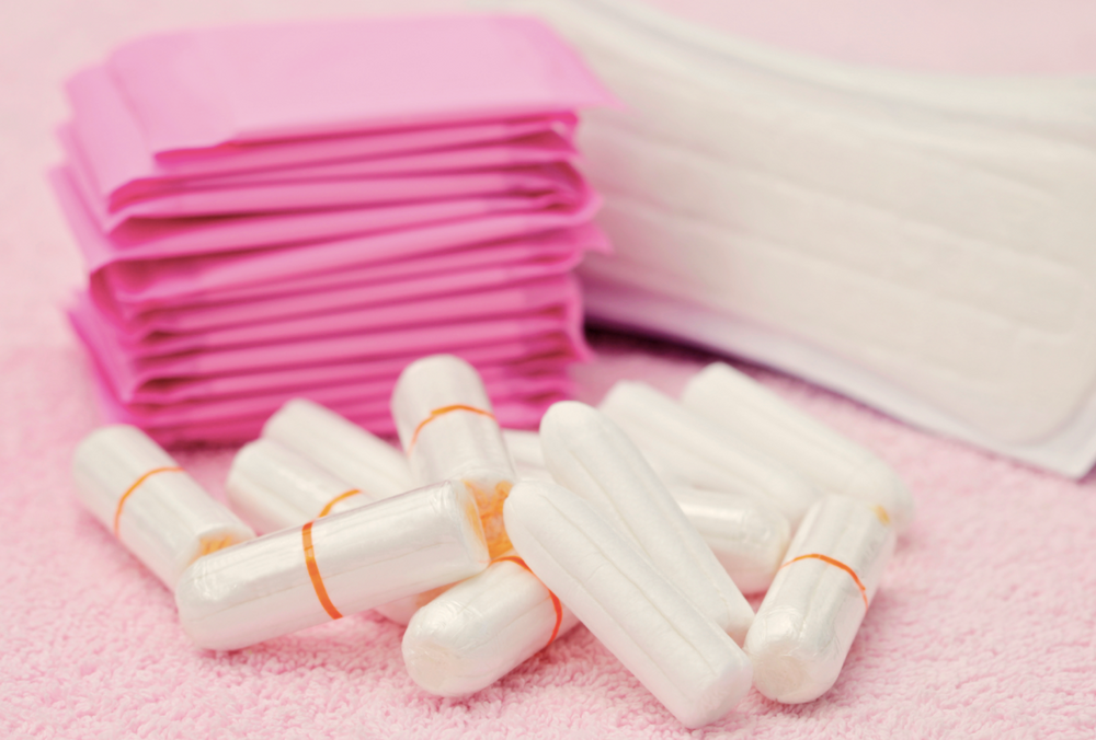 Жінкам у Шотландії тампони та прокладки роздаватимуть безкоштовно