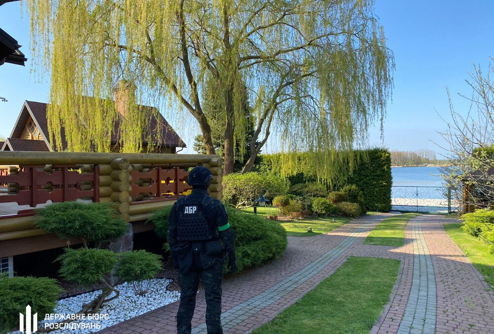 У родственников Медведчука и Козака прошли новые обыски: изъяли картины и антиквариат