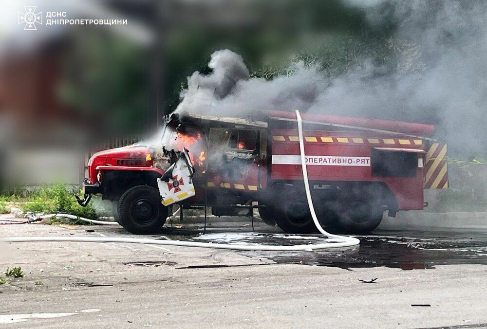 Рятувальники потрапили під повторний ворожий обстріл на Дніпропетровщині
