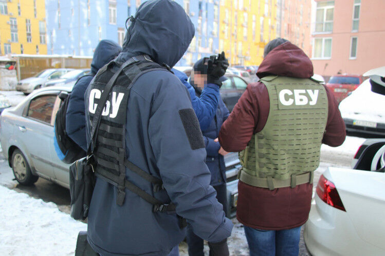 У столиці СБУ затримала двох чиновників Міністерства юстиції за хабар