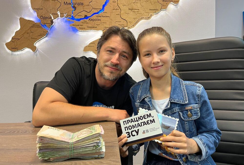 10-летняя украинка собрала для ВСУ 21 тысячу гривен, играя в шашки: видео