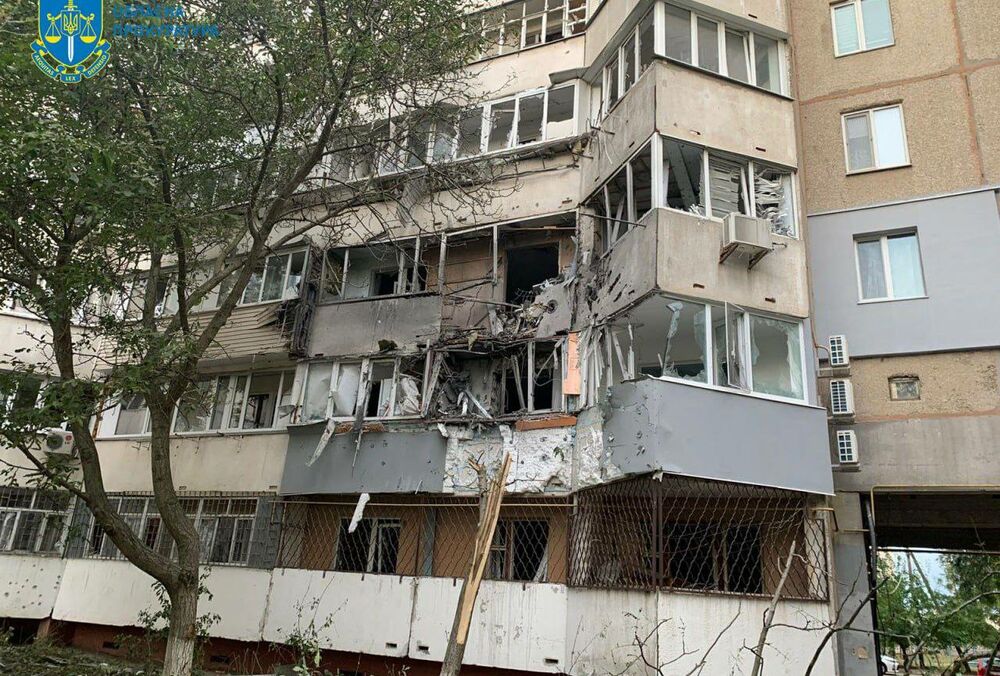 Российские оккупанты обстреляли библиотеку в Херсоне