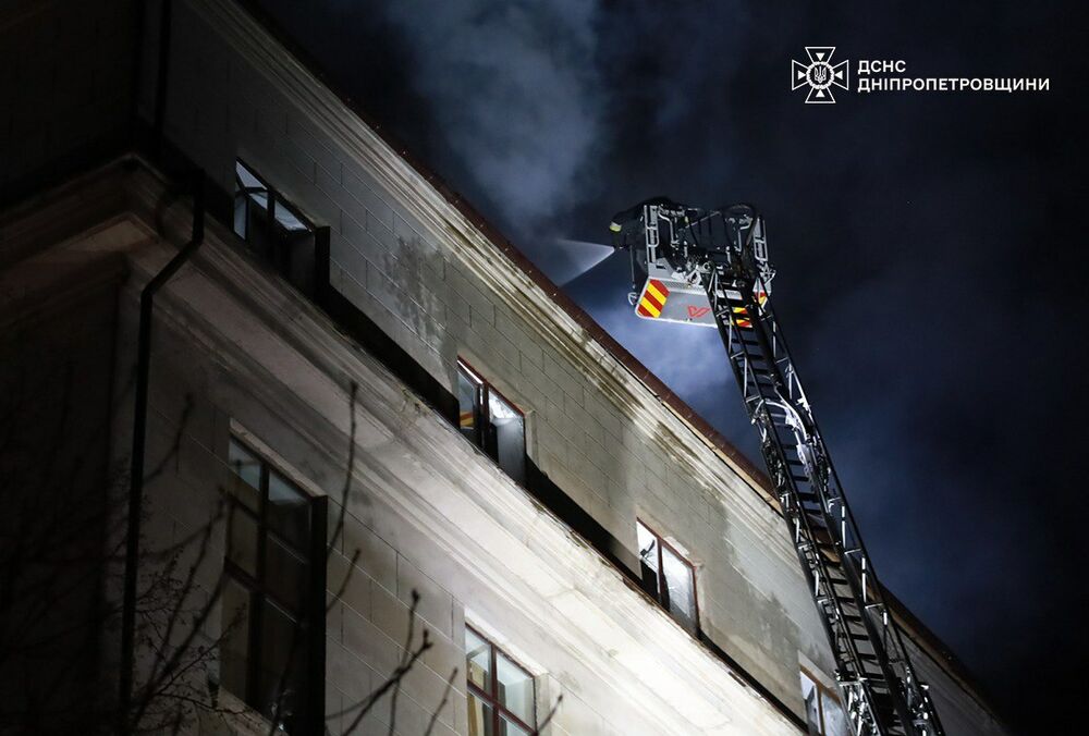 Зеленский призвал усилить давление на Россию после удара по Днепру