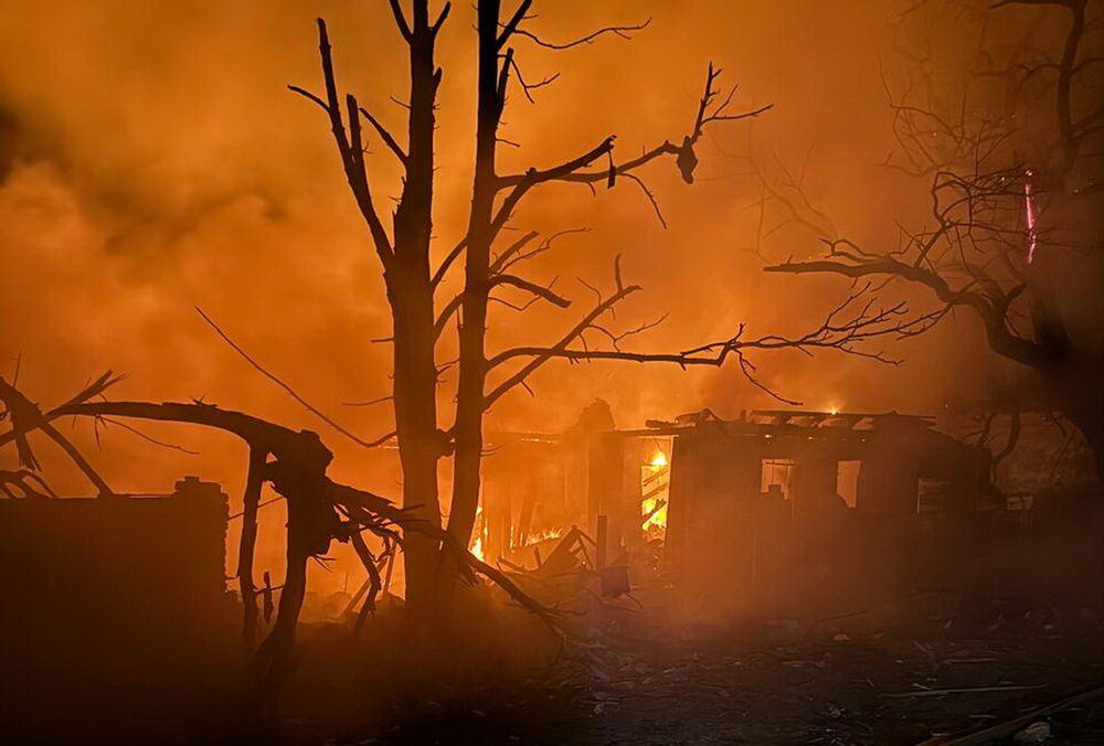 Росія випустила 4 ракети по Селидовому, загинула жінка: фото