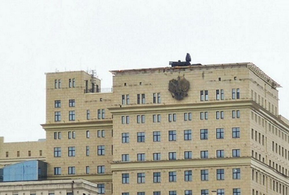 У Повітряних силах та в ОП висміяли встановлення ППО на дахах будівель у Москві