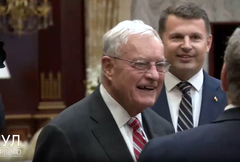 Кіт Келлог прилетів до Мінська і зустрівся з Лукашенком