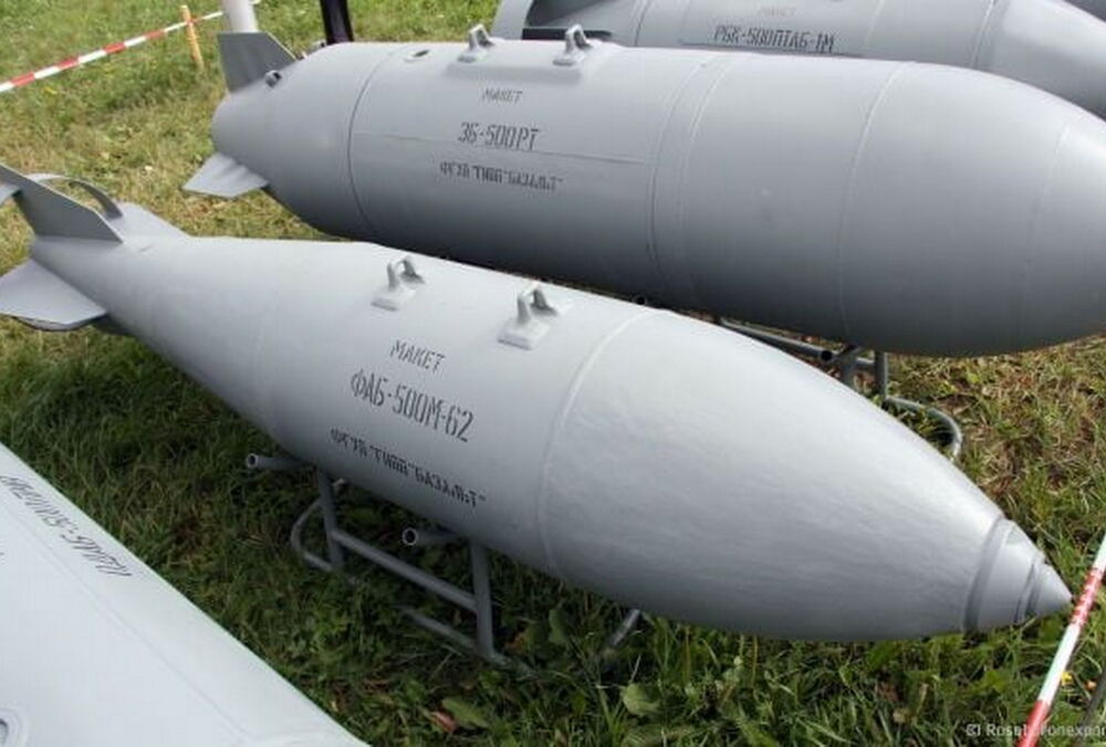 Росіяни атакували КАБом медустанову в Харкові: одна людина загинула