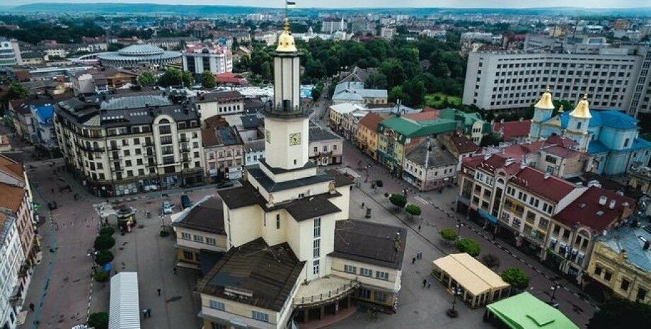 Уличным музыкантам Ивано-Франковска запретили исполнять русскоязычные песни 