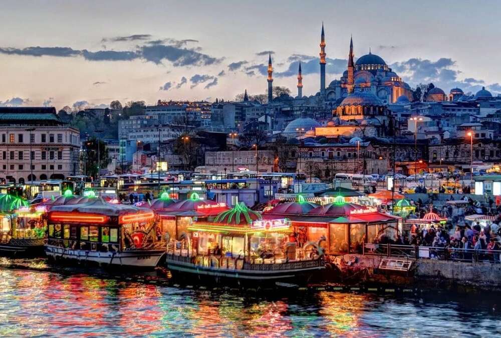 Турция вводит комендантский час