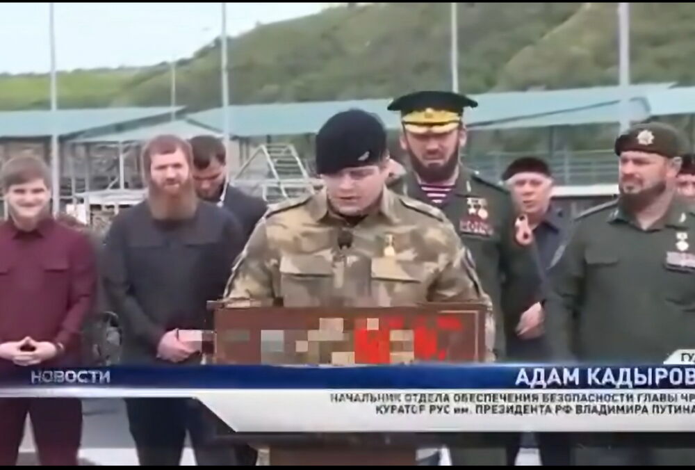 Нагородять за ораторську майстерність: син Кадирова знатно зганьбився, виступаючи з трибуни (відео)