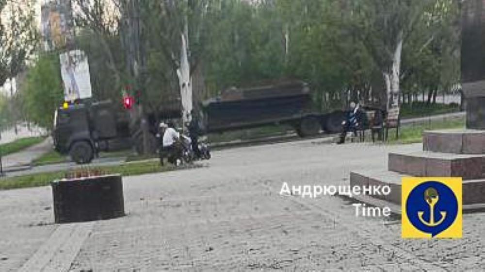 В Мариуполе второй день подряд фиксируют движение вражеской техники