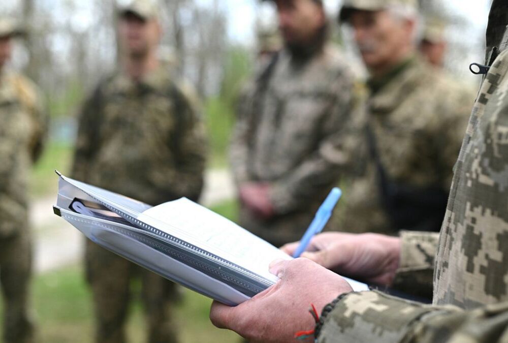 В Тернополе из окна здания ТЦК выпал мужчина: военные говорят, он пытался сбежать, но сорвался