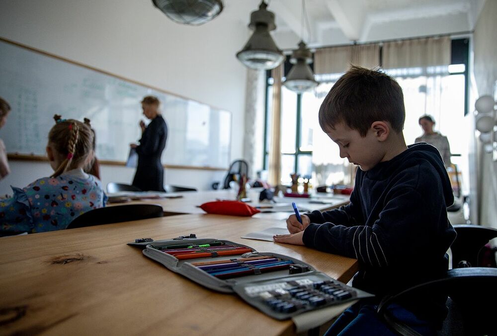 Стало відомо, коли відновлять навчання у школах Києва