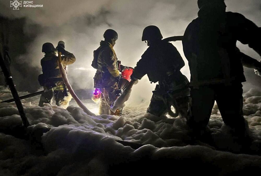 Россияне атаковали объект критической инфраструктуры в Киевской области Россияне атаковали объект критической инфраструктуры в Киевской области