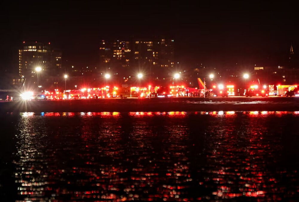 В Вашингтоне самолет столкнулся с вертолетом: на борту были спортсмены, выживших пока нет