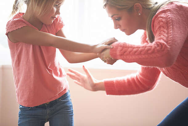 Бити дітей не можна: в Шотландії заборонили використовувати фізичну силу при вихованні