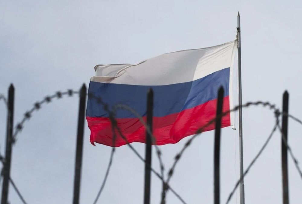 Reuters: доходы РФ в нефтегазовой сфере обвалились на 40%