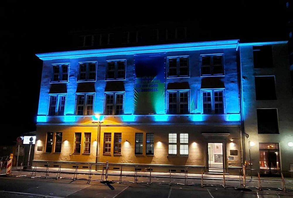 Посольство в Германии отключило вечернее освещение в знак солидарности с Украиной