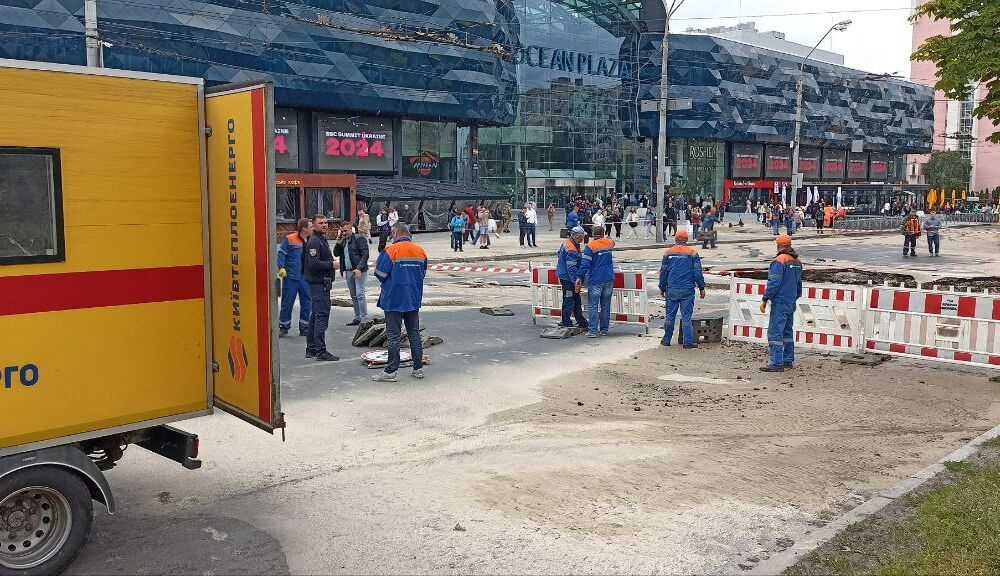 Прорив трубопроводу біля ТЦ Ocean Plaza у Києві: місце пошкодження локалізовано