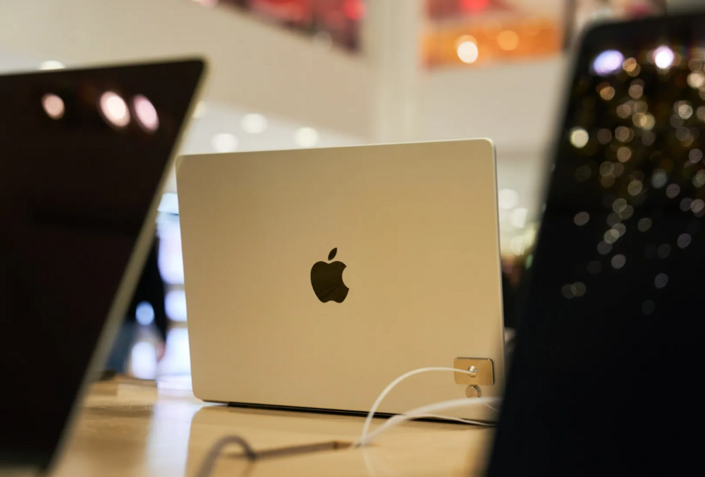 Apple готовит свой первый MacBook с сенсорным экраном