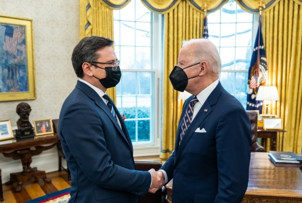 СМИ: 23 февраля Байден на встрече с Кулебой попрощался со всей Украиной  СМИ: 23 февраля Байден на встрече с Кулебой попрощался со всей Украиной