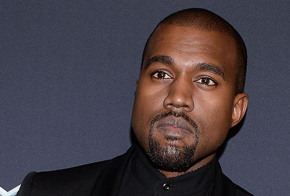 Каньє Уест офіційно змінив ім'я Каньє Уест офіційно змінив ім'я