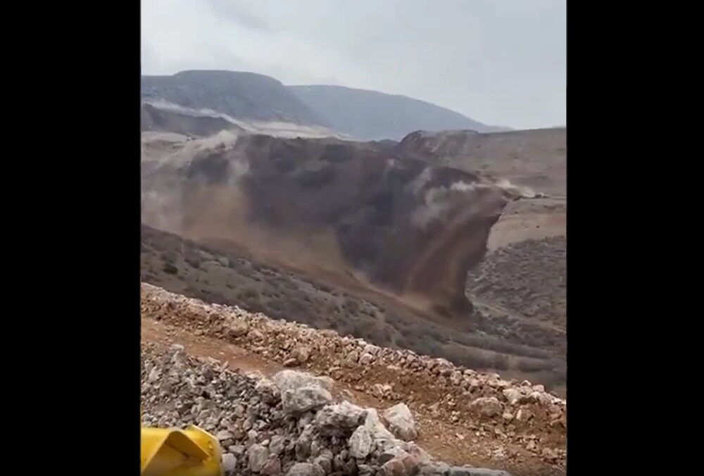 У Туреччині стався обвал на золотій копальні: відео