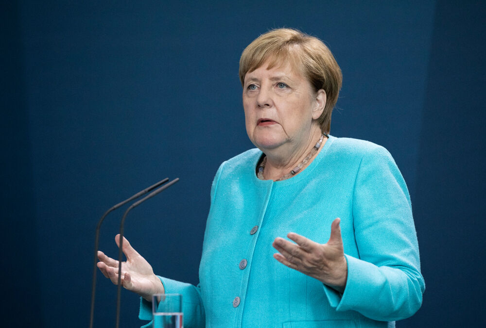 СМИ: Меркель блокировала поставки Украине оружия через НАТО