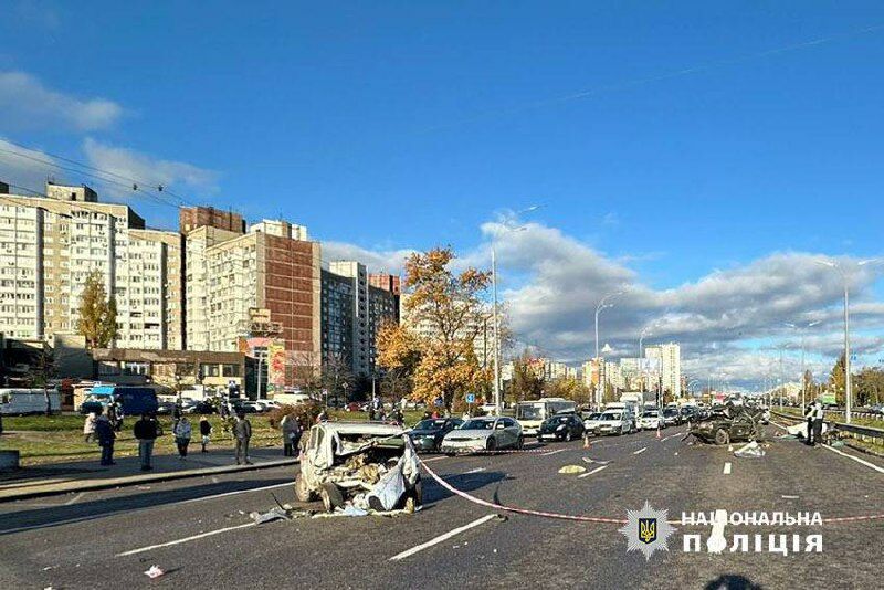 Смертельне зіткнення в Києві: автобус протаранив легкові автомобілі