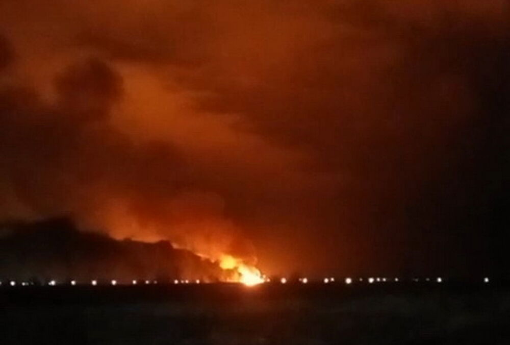 У Росії горіла та детонувала військова частина: відео