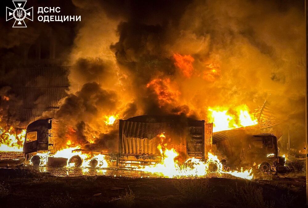 У Чорноморську немає світла після обстрілу, критична інфраструктура на генераторах